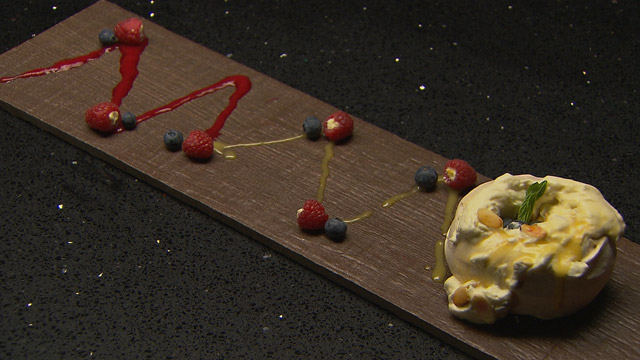 Pavlova With Lemon Curd-image